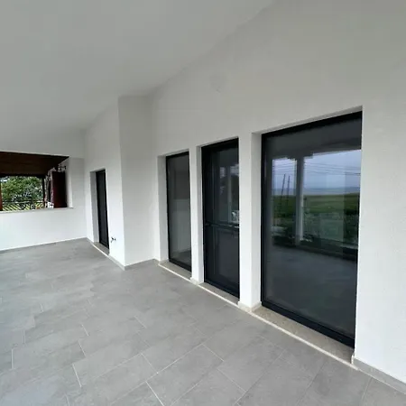 Iraklia Sea View דירה