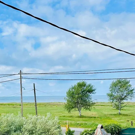 Iraklia Sea View דירה