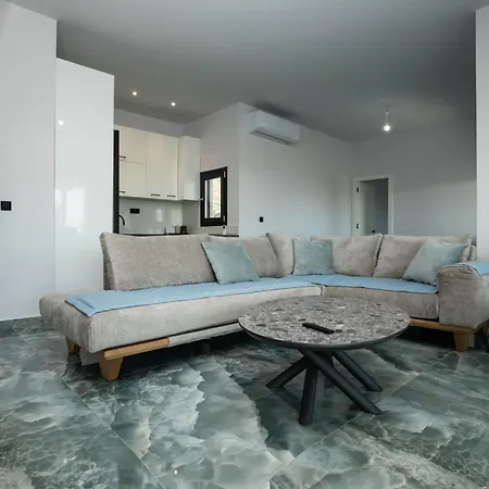 Iraklia Sea View דירה *